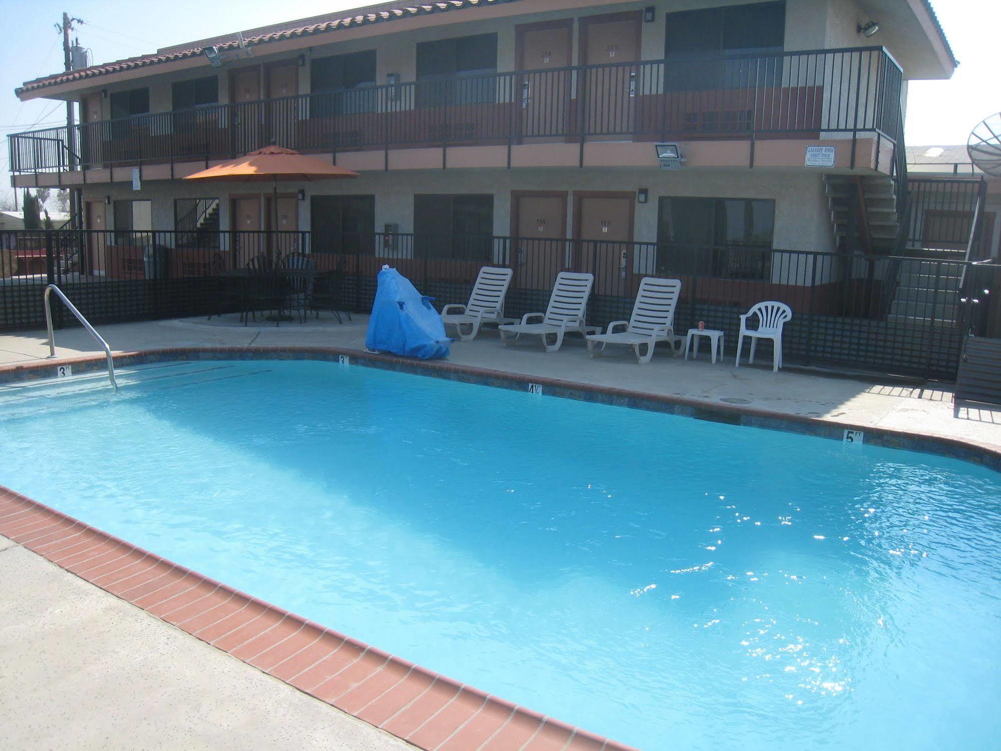 Motel 8 Maricopa Exterior photo