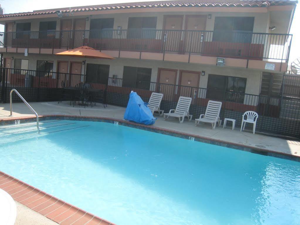 Motel 8 Maricopa Exterior photo